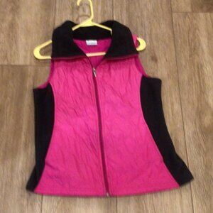 Women's Columbia bright pink, lightly quilted, zip up vest, size M